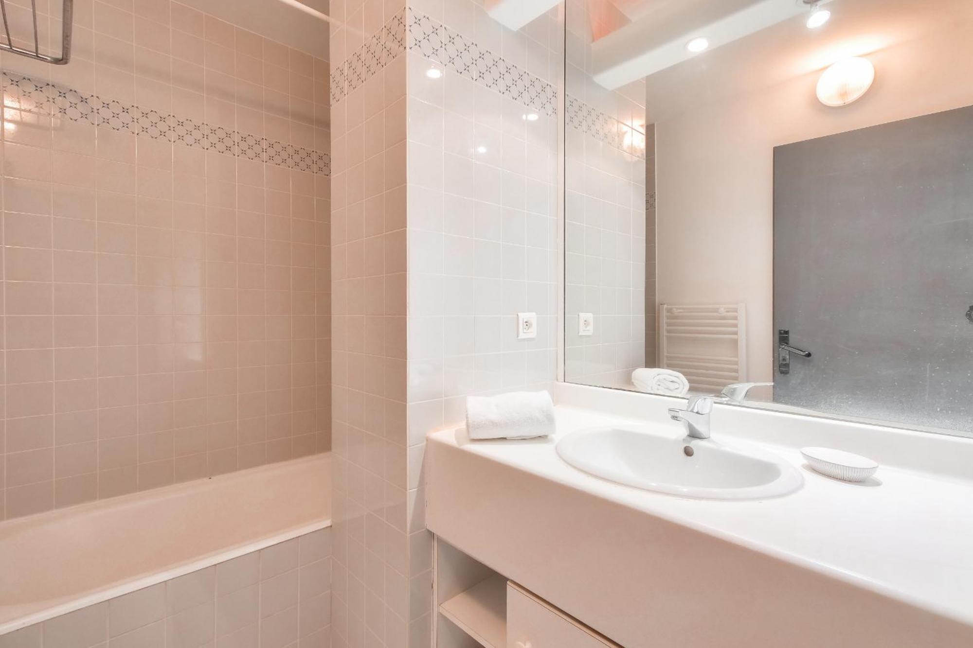 Jolie Maison En Avec Piscine Pour 5 Ferienhaus *